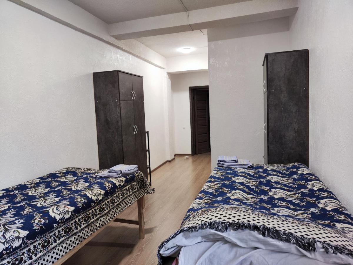 Nomad Inn Bishkek Bagian luar foto